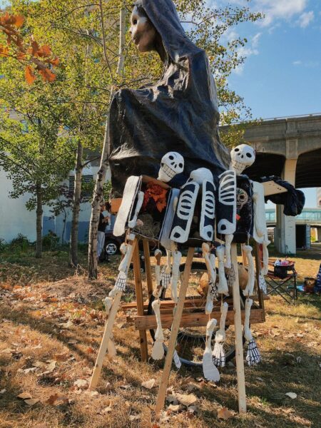 Peruvian Mummy (artist Gustavo Boada) and skeleton puppets backstage. BareBones Extravaganza 2022. Photo by Paul Irmiter.